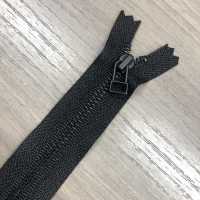 3MGKC Metal Zipper Size 3 Black Dye Close YKK Sub Photo