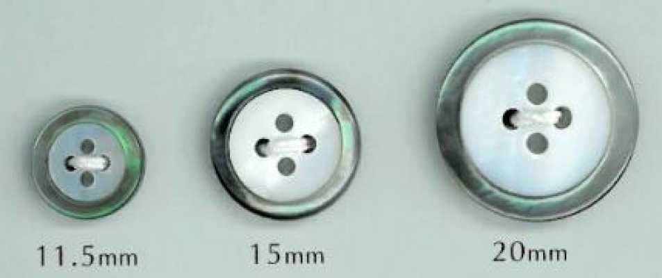 WB17 4-hole 17mm Black Lip Rim Shell Button