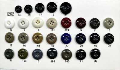 1262 Giraffe Urea Resin 4-Hole Glossy Button